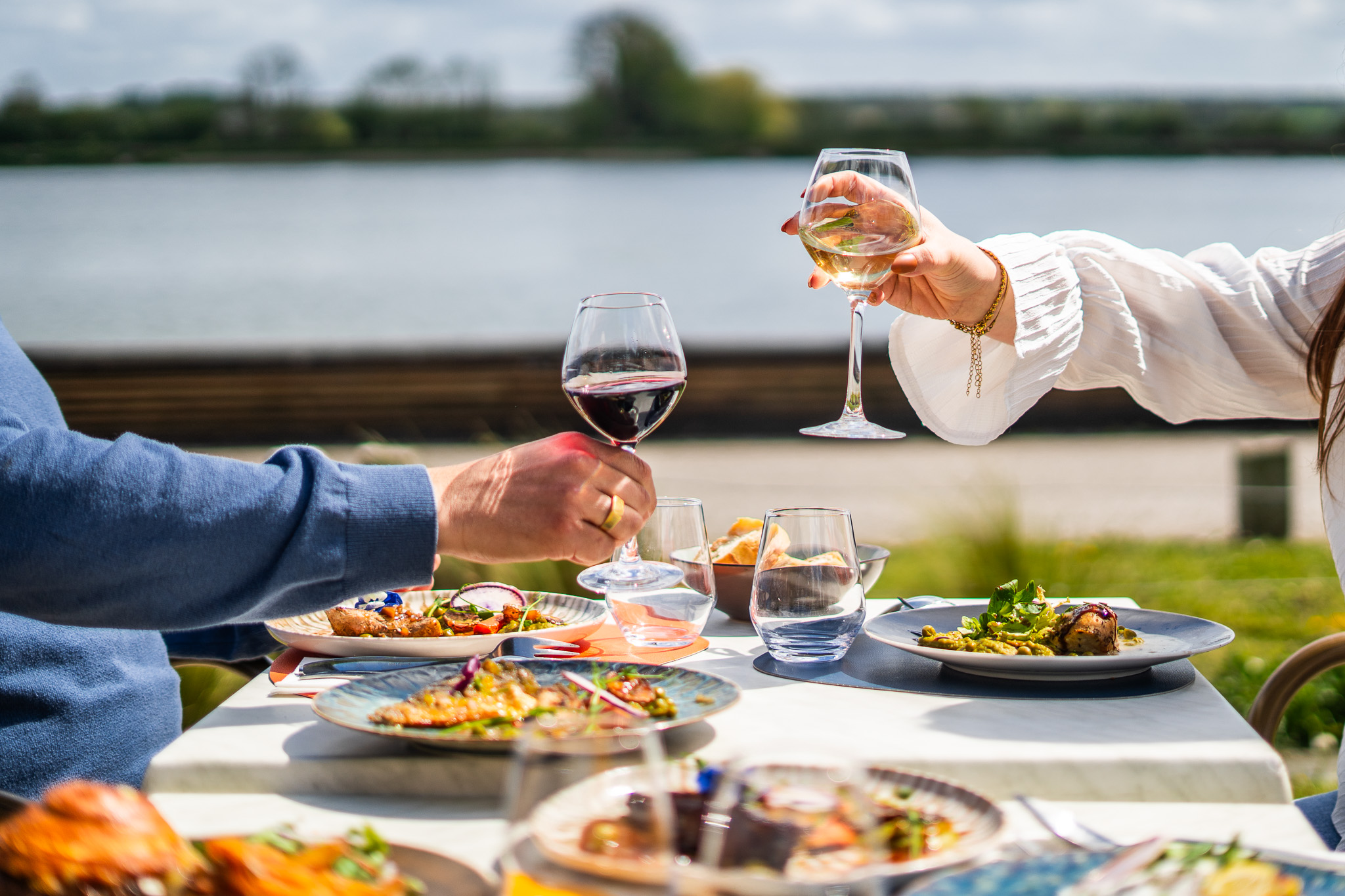 Découvrez la nouvelle carte du Magnolia à Villequier : une cuisine raffinée, des produits de saison et des saveurs authentiques pour une expérience gastronomique unique en bord de Seine. Réservez dès maintenant votre moment gourmand.
